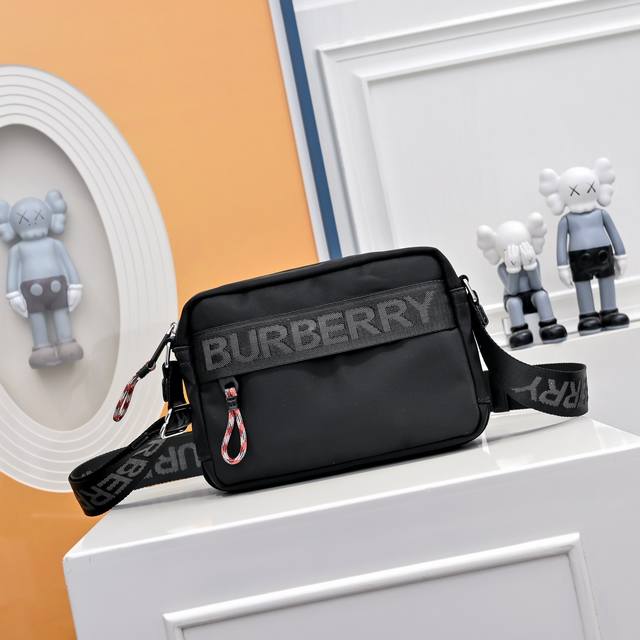 Full set of packaging original Burberry men's counter shoulder bag camera bag. T