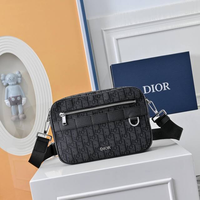 Comes with a complete folding gift box Large size New to the Winter 2023 Men's c