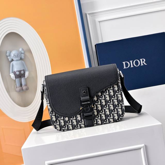 Comes with a complete folding gift box This saddle bag with shoulder strap is a