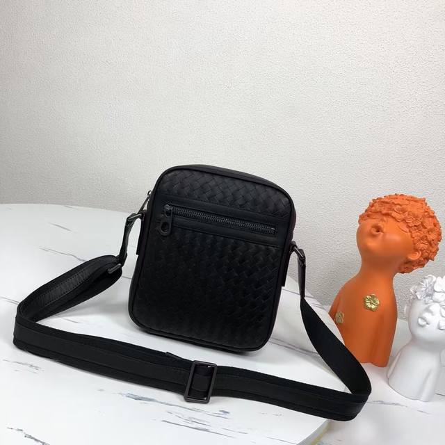 Bv men's one-shoulder small crossbody messenger bag. The bag is so simple and ha
