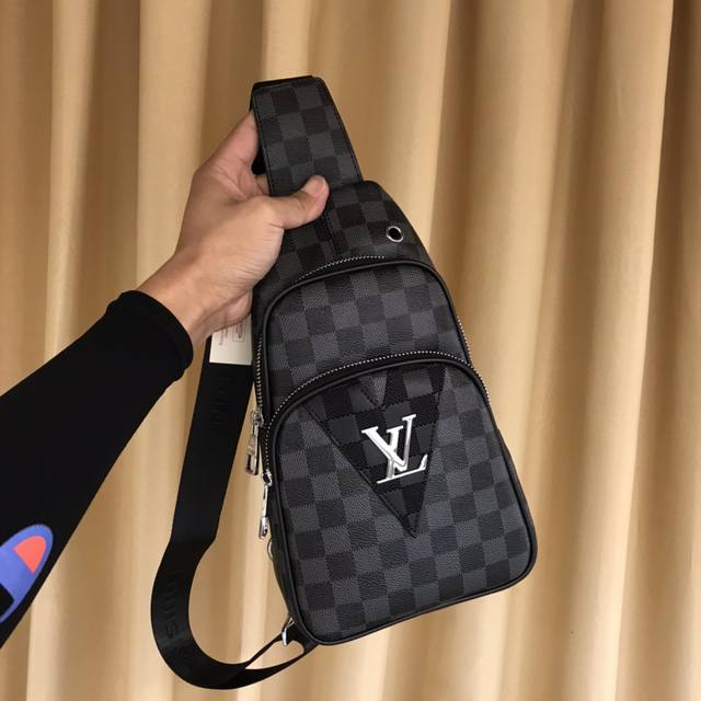 Many people like the bag 29-16-6, model: 33223-1