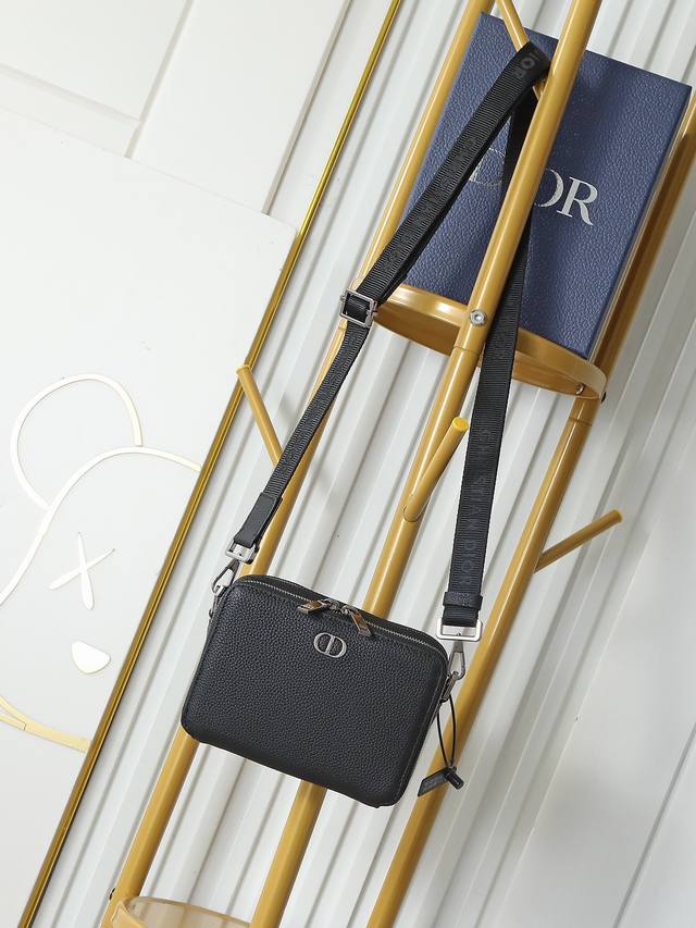 The highest version on the market, welcome to compare Zipper Clutch Black graine