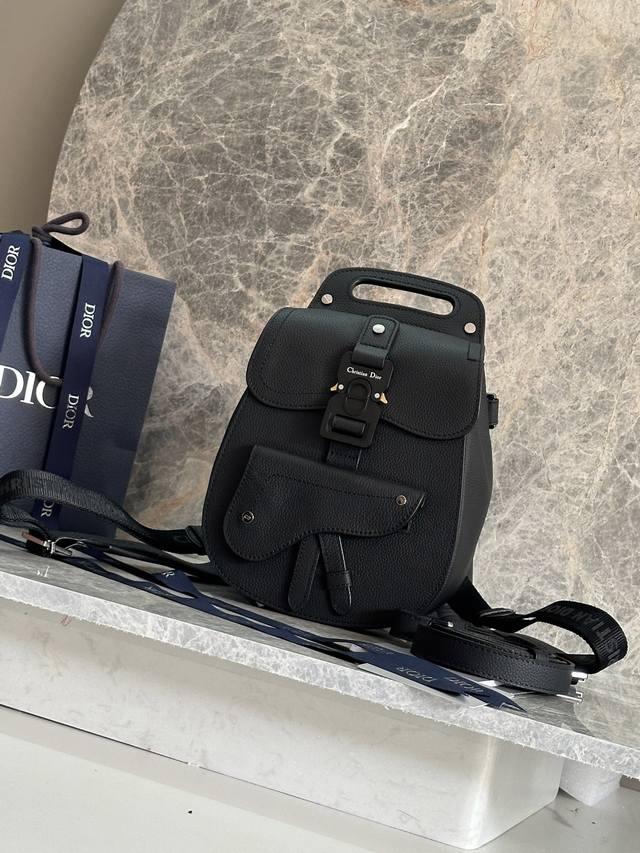 P Latest D-Saddle Backpack New Black Grained Calfskin and Black Stitching Should