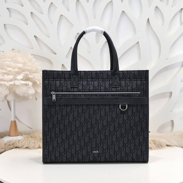 Dior - Dior's latest handbag shopping bag. Original quality from the official we