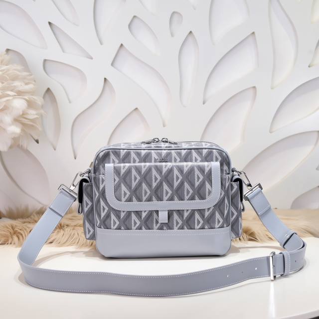 Dior - Dior's latest messenger bag, crossbody bag, original quality, synchronize