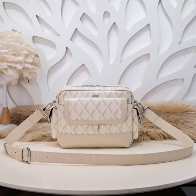 Dior - Dior's latest messenger bag, crossbody bag, original quality, synchronize