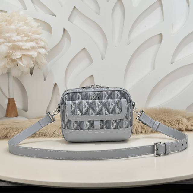 Dior - Dior's latest messenger bag, crossbody bag, original quality, synchronize