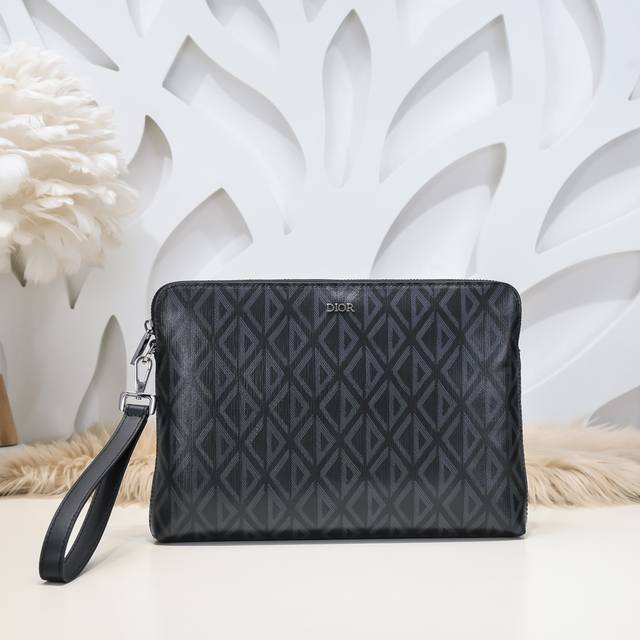 Dior - The latest men's clutch from Dior counters. The original quality is synch
