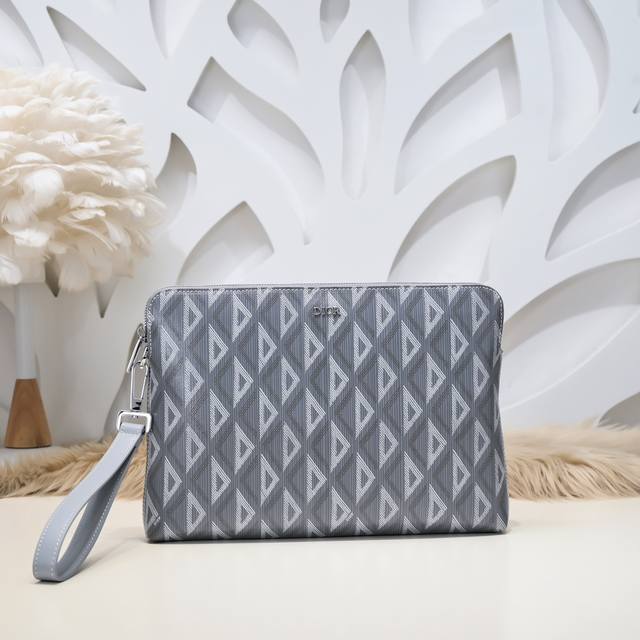 Dior - The latest men's clutch from Dior counters. Original quality from the off
