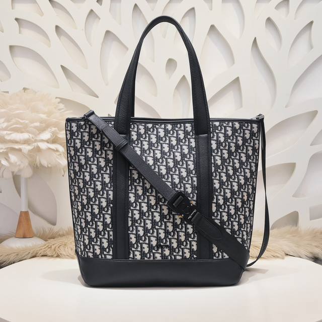 Dior Homme - Dior's latest shopping bag handbag, the same style for men and wome