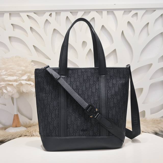 Dior Homme - Dior's latest shopping bag handbag, the same style for men and wome