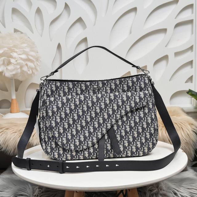 Dior - Dior's latest saddle shoulder bag. Original quality blue cloth with leath
