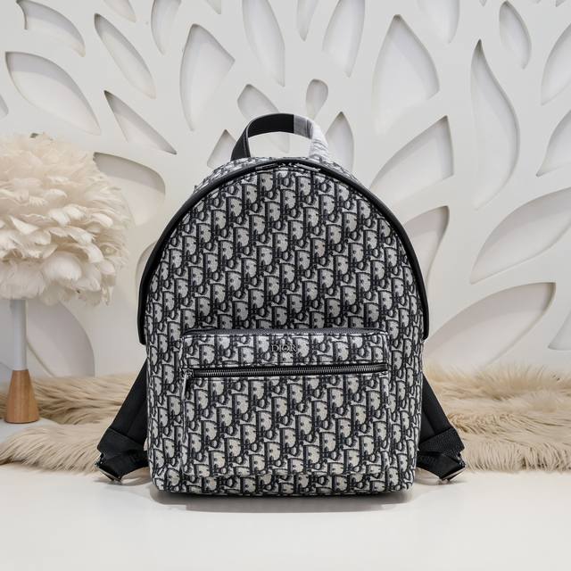 Dior - Dior's latest backpack is synchronized with the official website. The ori