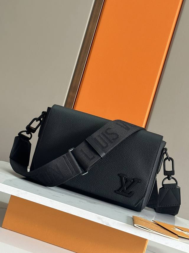 Top original original development, all steel hardware This Pilot mini handbag is