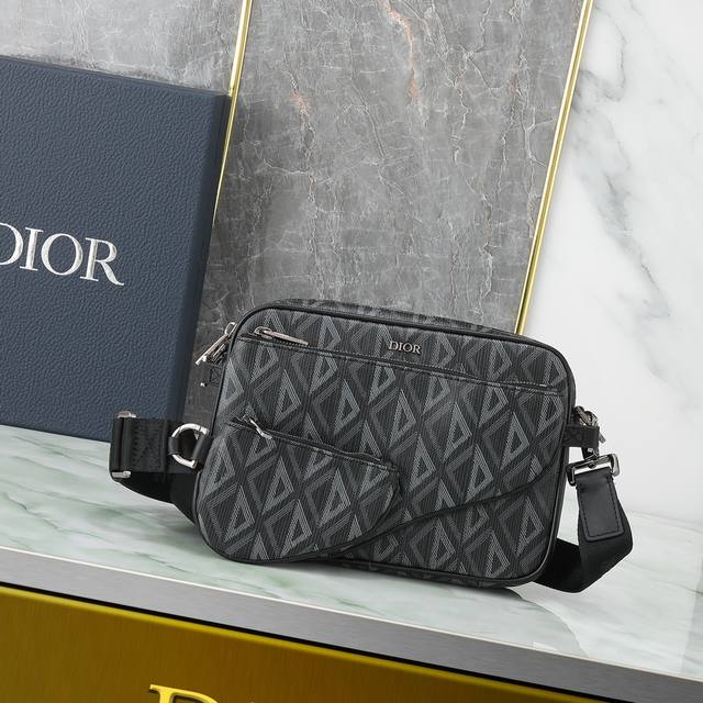 This three-piece Saddle bag is a bold and versatile design. Crafted in black Cd