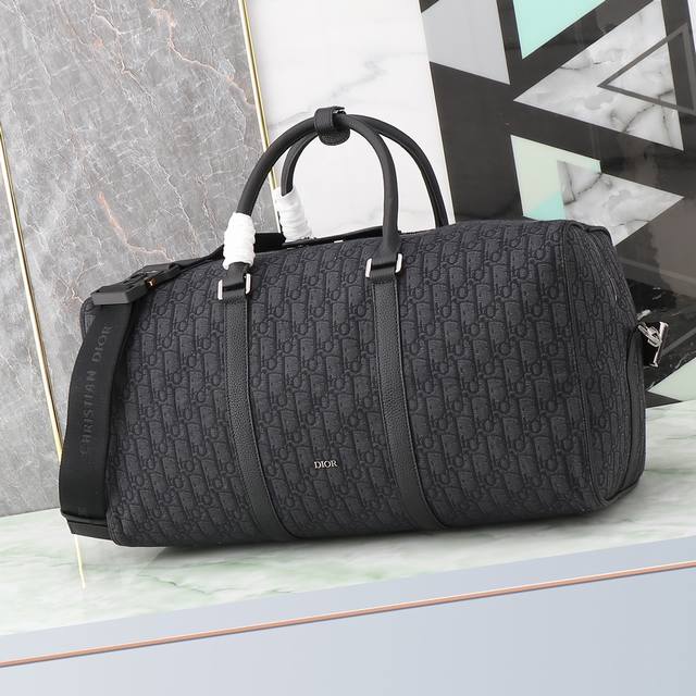A new arrival this season, the Dior Lingot 50 bag is practical and elegant, with