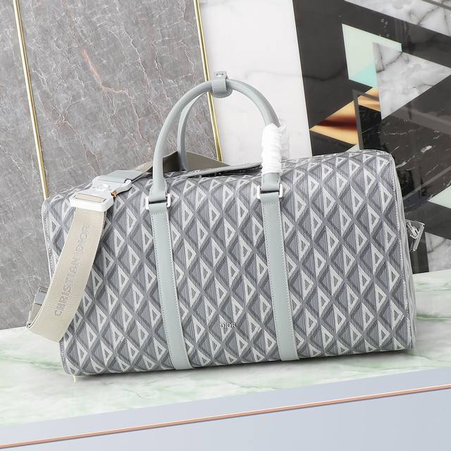 Original Dior Lingot 50 Duffel is a new Dior classic, practical and elegant. Cra