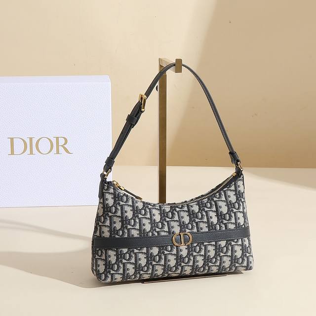 Top-quality original order with full packaging This mini shoulder dumpling bag i