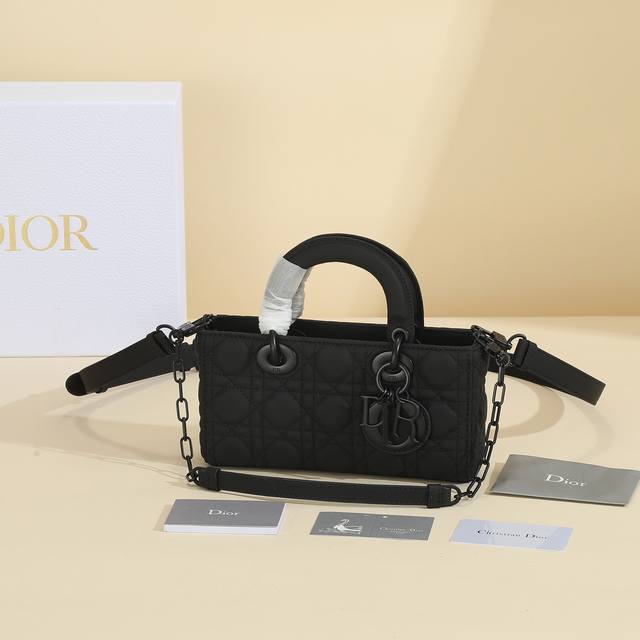 Black matte cowhide rattan check pattern No.: M0613Onge_M413 This Lady D-Joy han