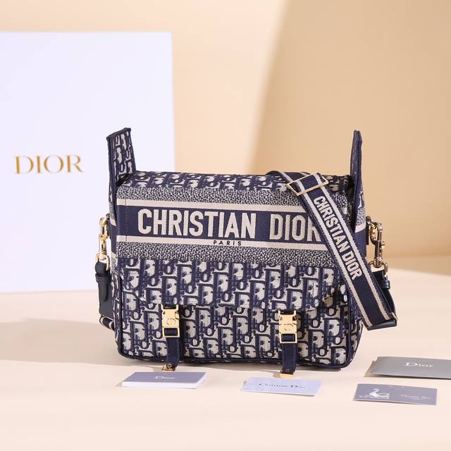 Dior's new medium messenger bag is carefully designed based on the classic messe