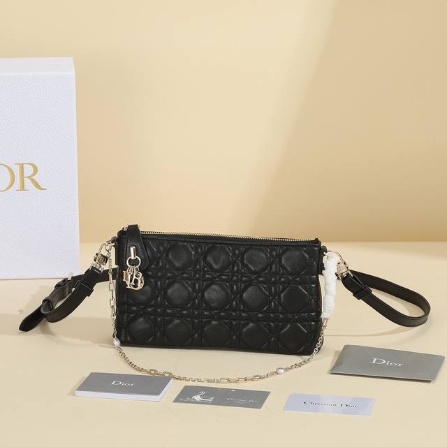 This Miss Dior Dior Midi mini handbag is a new product in the 2024 early spring