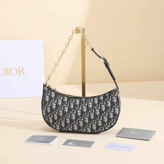 Diorlounge Handbag Moon Bag Blanche New for summer 2023, this Cd Lounge handbag