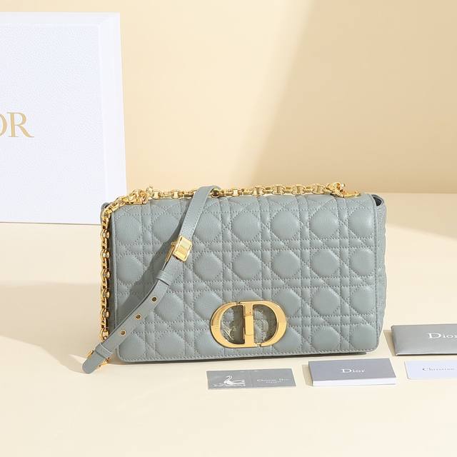 Caro Handbag M9243 The Caro handbag is carefully crafted from cowhide leather an