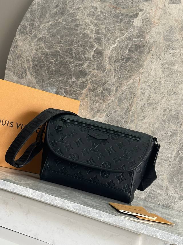 Top Original Pulse Messenger M14874 Black Embossed Monogram Shadow Hx embossed c