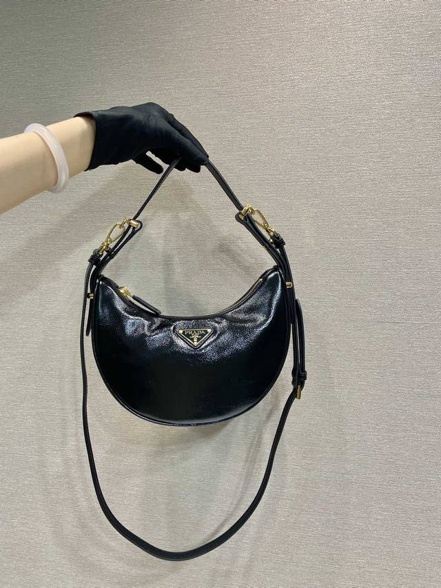 Moon Handbag 1Bc194 Lacquer Wax Leather This simple Moon handbag in lacquer wax