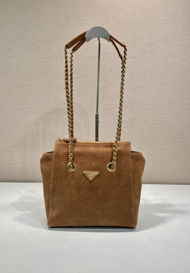 Second-hand zipper 1Bd660 suede This vintage second-hand chain hobo bag is so gr