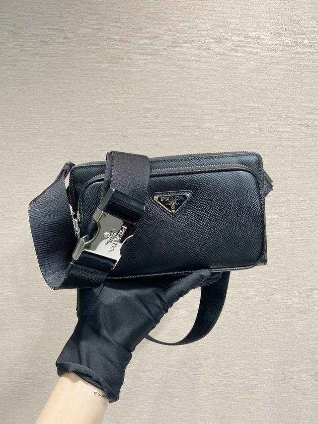New waist bag 2Vh156 This simple and versatile waist bag chest bag adopts import