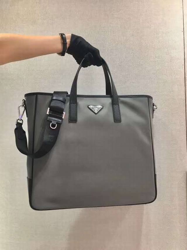 Exclusive first release 2Vg064, the latest shopping bag of the year. This nylon
