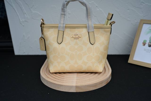 New color mini Cw032 Cw033 Cw034 Ce032, City Mini Tote hand-held crossbody tote