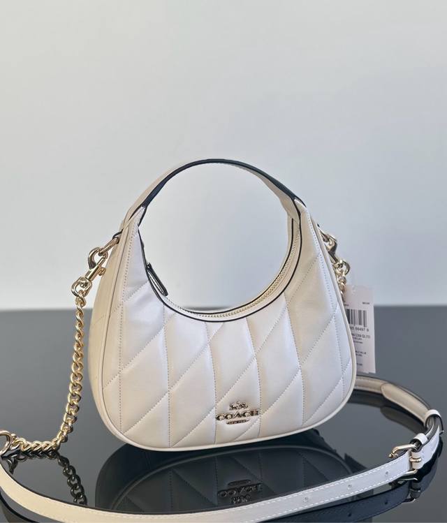 Cy710, new crescent bag in 2 colors, with adjustable shoulder strap, can be carr
