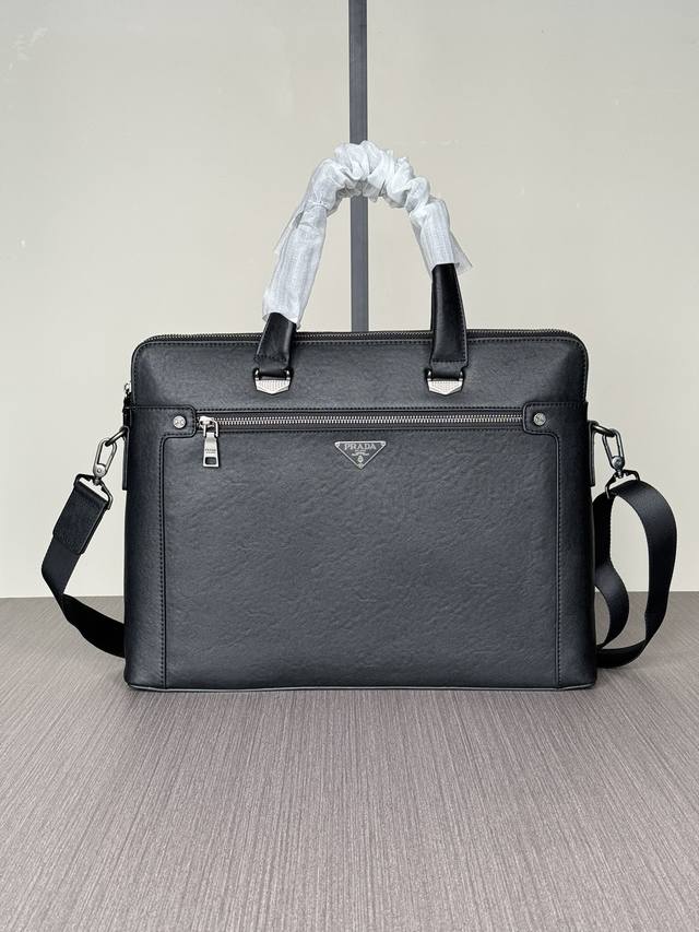 The latest hot Prada double zipper briefcase from the top counter is now shippin