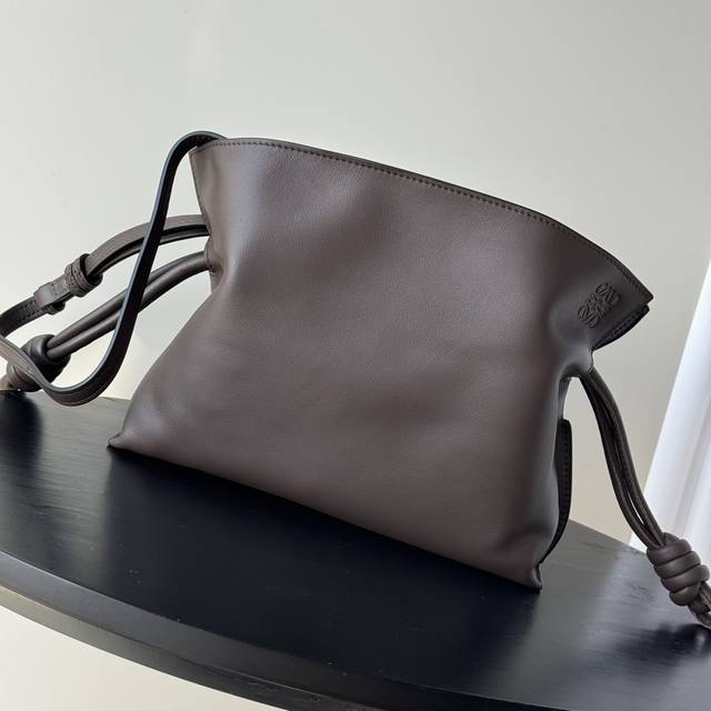 Top counter rat's goods, Loewe's new version of nappa leather Flamenco lucky bag