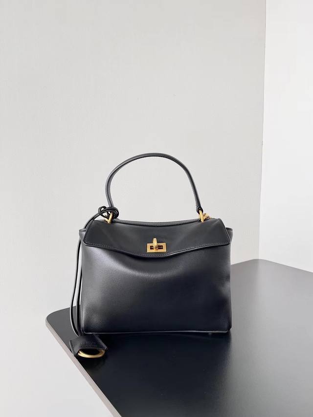 Balenciaga I finally got the Rodeo! ! ! The soft large-profile bag makes me feel