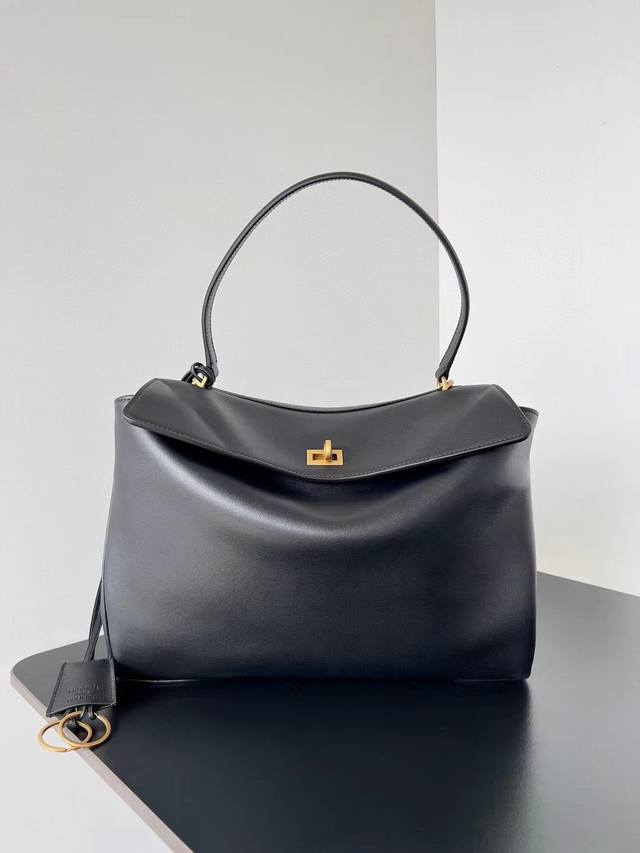 Balenciaga I finally got the Rodeo! ! ! The soft large-profile bag makes me feel