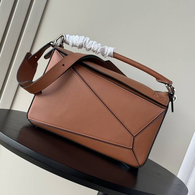 Top counter rat hot goods Loewe handbag crossbody bag plain surface full cow lea