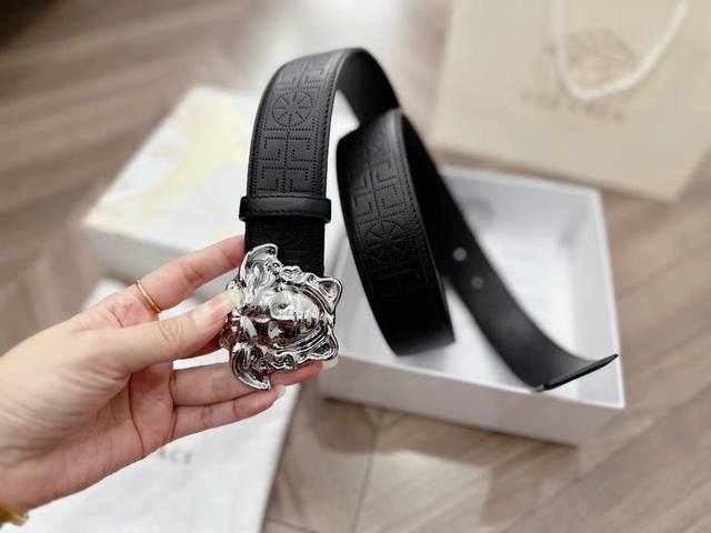 Brand: Versace Size: 38mm width authentic size Hardware material: counter boutiq
