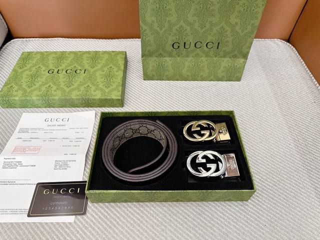 1 belt with two buckles 1 belt with 1 buckle Brand: Gucci Grade: Double buckle g
