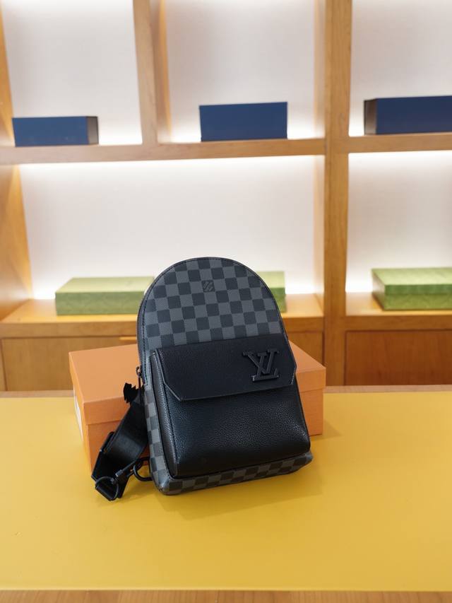 High-version chest bag synchronized with Louis Vuitton official website Timeless