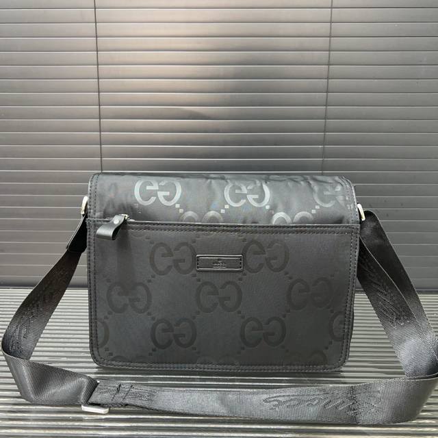 Gucci Gg nylon messenger bag flap shoulder bag classic all-match real shot origi