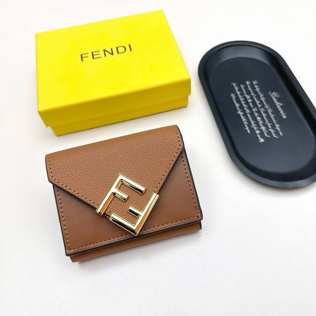 Fendi 8352 Color Black Brown Elephant Gray Brown Size 11*9*3 The latest Fendi co