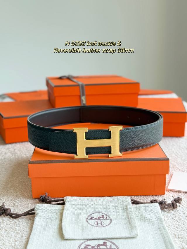 H 5382 Fine hardware with imported black Togo leather Width 38mm Highly respecte