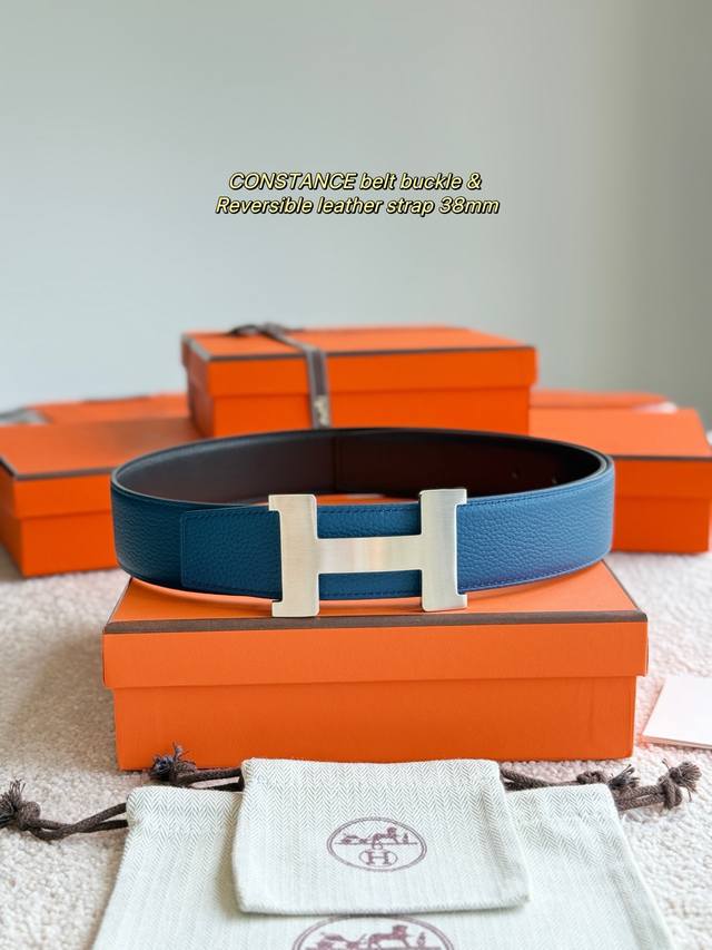Constance fine hardware with imported Prussian blue Togo leather width 38mm It i