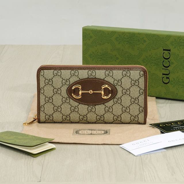 Guccl Color: Brown Size: 19*10*3 The newly launched Gucci 1955 horsebit zipper b