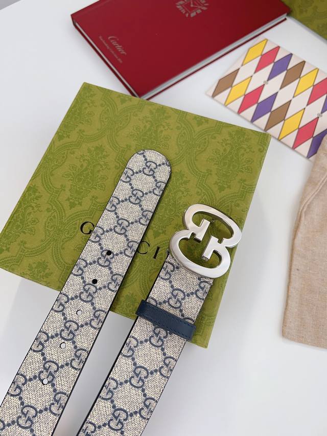 Classic elements continue to be presented in new and unique ways across Gucci co