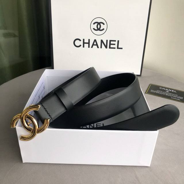 In Chanel's design, fashion has evolved into modern, simple, practical and elega