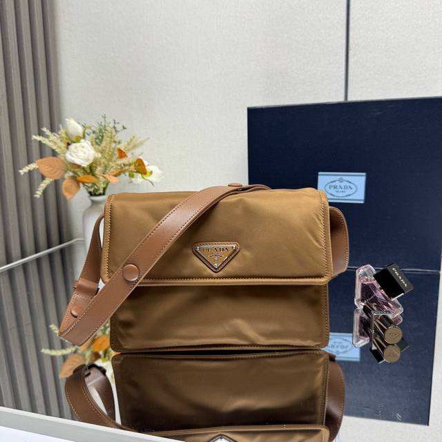 Top-grade original spring new small nylon shoulder bag 1Bd313 The mix-and-match